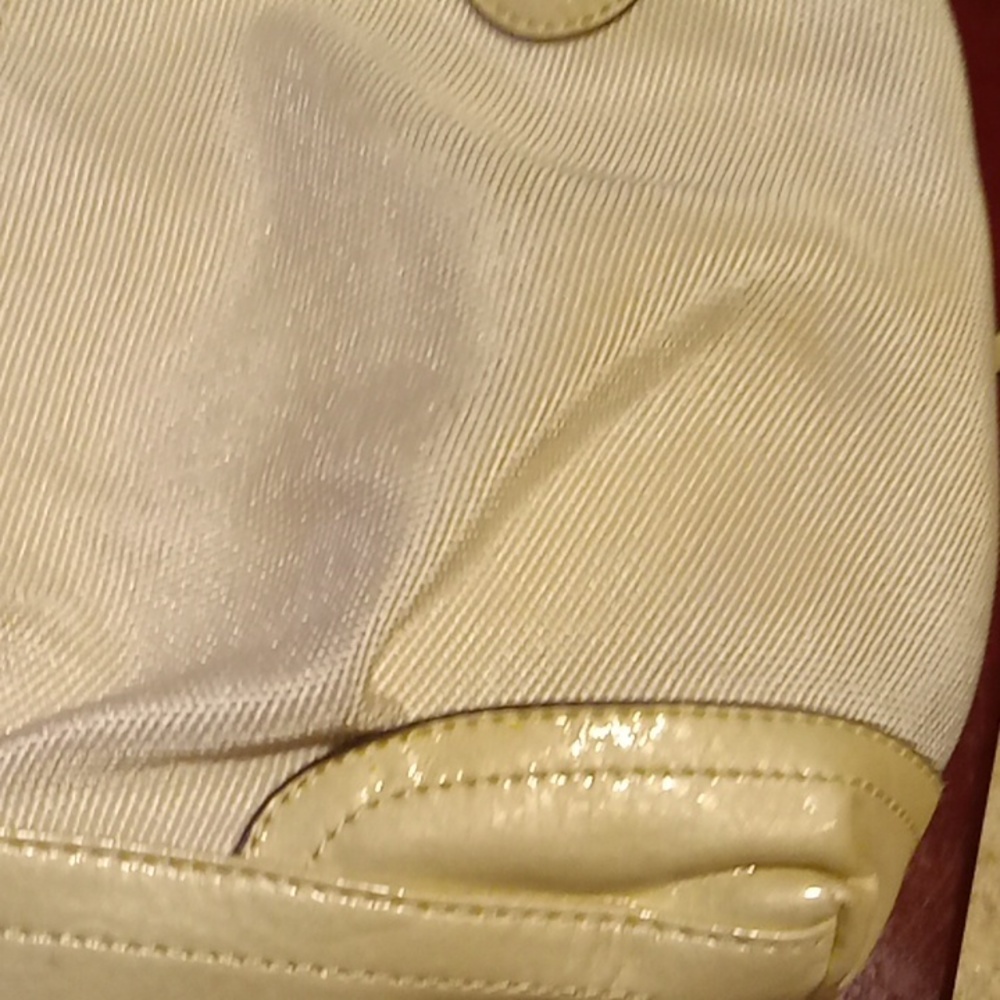 ❤NWT - Cream color purse with Cosmetic Case - Picture 13 of 14